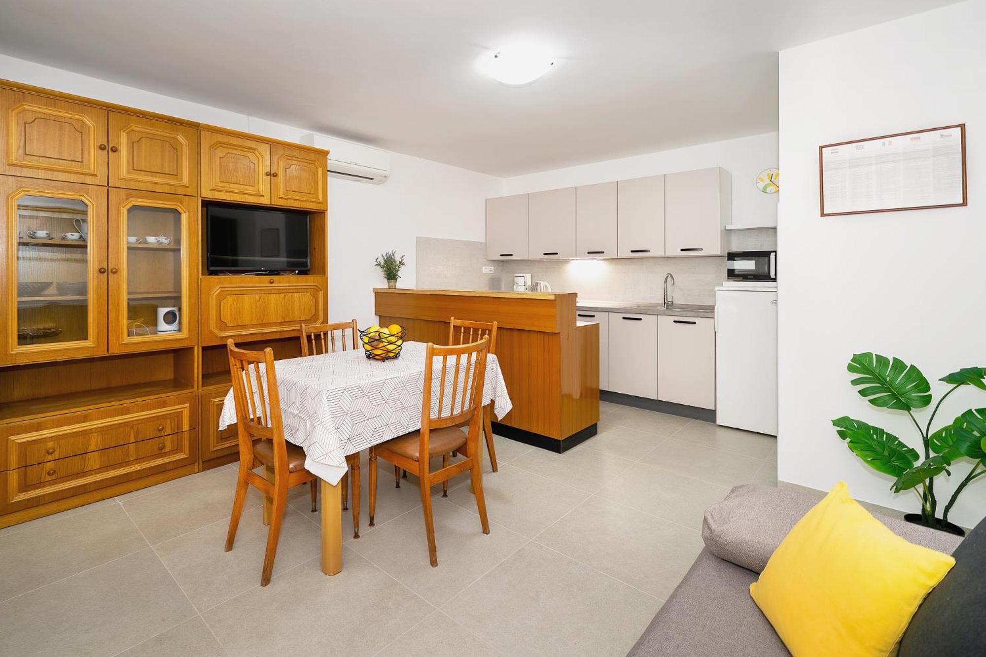 Apartments & Room Jagoda Башка Екстер'єр фото