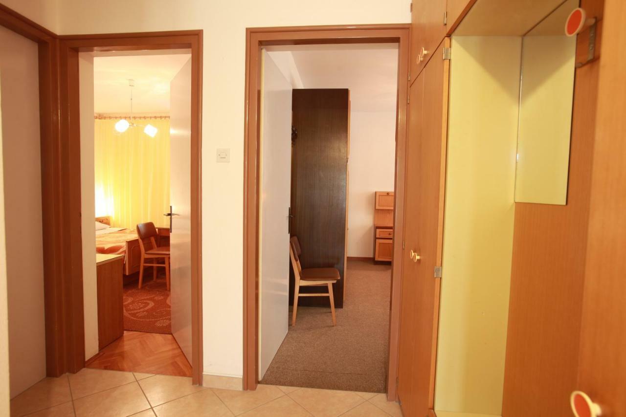 Apartments & Room Jagoda Башка Екстер'єр фото
