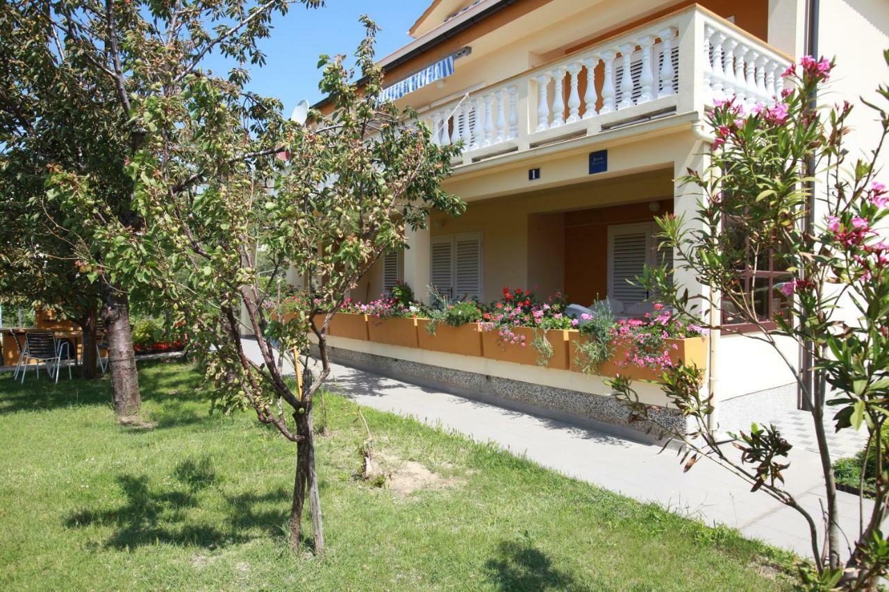 Apartments & Room Jagoda Башка Екстер'єр фото